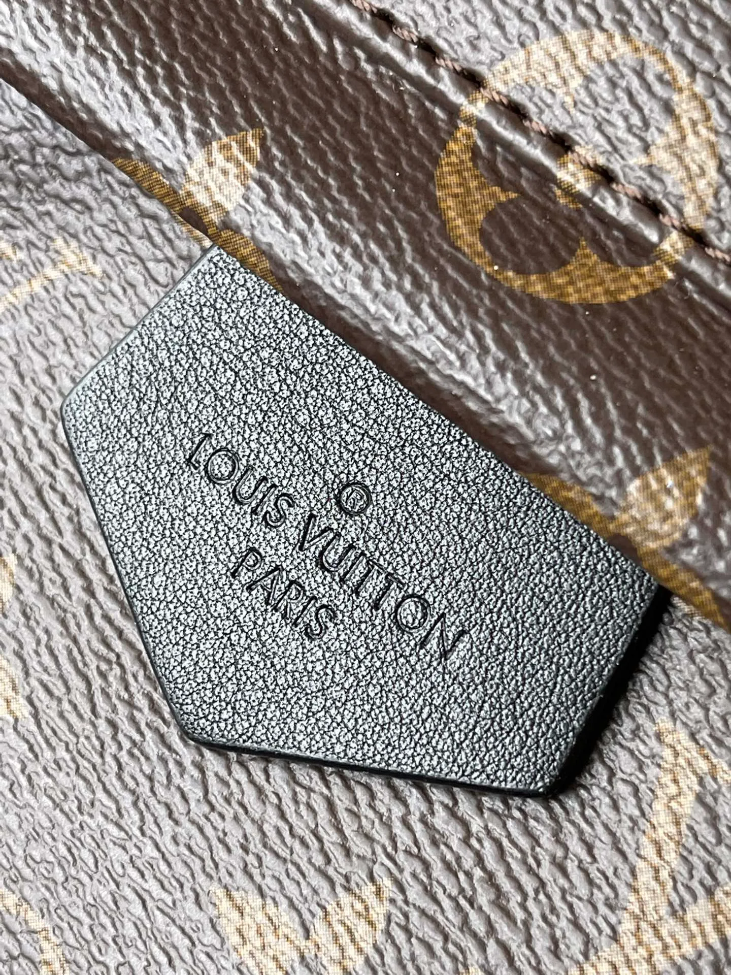 💰800 Top original order M44874 supports counter inspection. The photo taken of duty-free goods is consistent with the product and has not been unpacked. This product is an exclusive duty-free product in the market and is the highest-end product. Inspection is supported. This product has passed strict inspection and is flawless. Please wear gloves when touching the product. This product is not returnable or exchangeable. Please confirm the product first and then remove the label on the handle. This product is temporarily not open to the public, only regular customers, and is in short supply. Dimensions: 30 x 33 x 16 cm