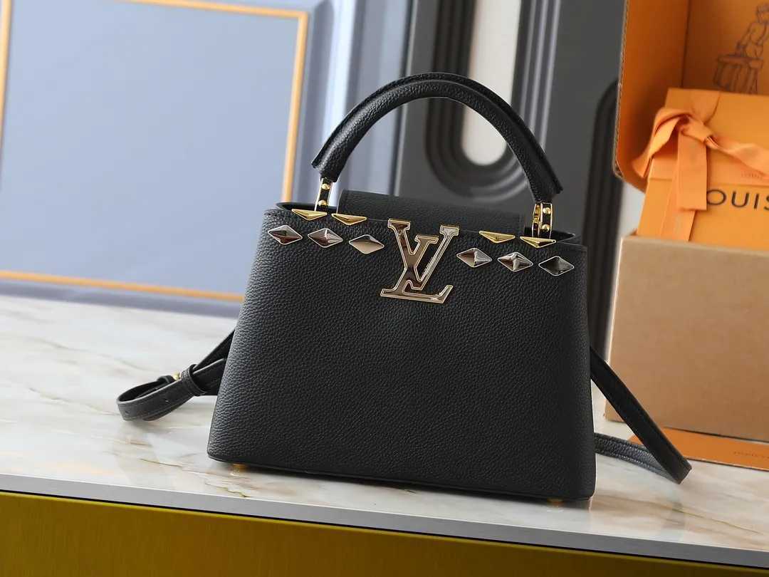 💰400💰Guangzhou goods Upgraded from the original M12135 M11964 M12751 This Capucines BB handbag is made of Taurillon cow leather, decorated with mixed metal rhombus Malletage elements on the upper edge, showing a gorgeous interpretation of the classic design. The flap allows for an external or internal style, the neat interior features multiple pockets, and the adjustable shoulder strap adds a cross-body option to the top handle. 27.0 x 17.3 x 9.0 cm (length x height x width)