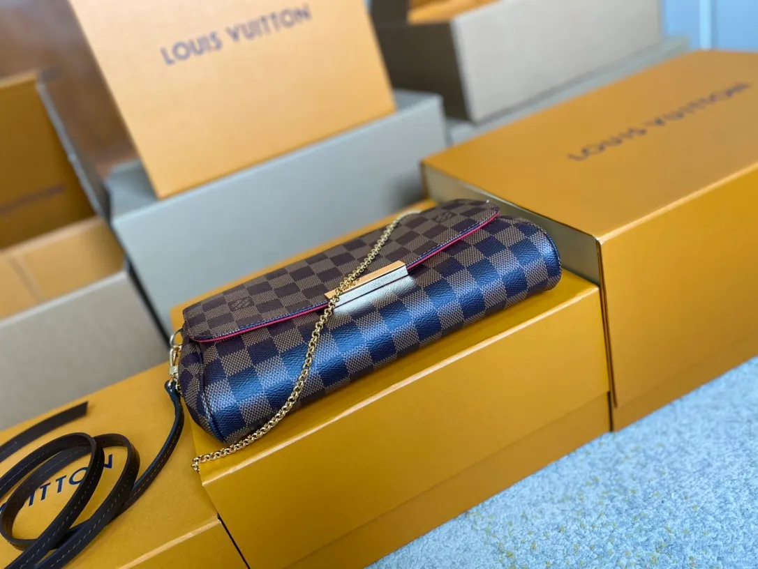 💰640 Top quality original M41129 Brown ✨M40718 Presbyopia N41275 White A small and lightweight handbag made of Monogram canvas, it is a classic style that you can carry on any occasion. The magnet adsorption buckle is more convenient to use. Customized pure bronze hardware, 100% original tree paste leather imported from Italy, size 28×17×4cm