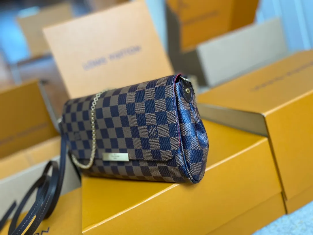 💰640 Top quality original M41129 Brown ✨M40718 Presbyopia N41275 White A small and lightweight handbag made of Monogram canvas, it is a classic style that you can carry on any occasion. The magnet adsorption buckle is more convenient to use. Customized pure bronze hardware, 100% original tree paste leather imported from Italy, size 28×17×4cm