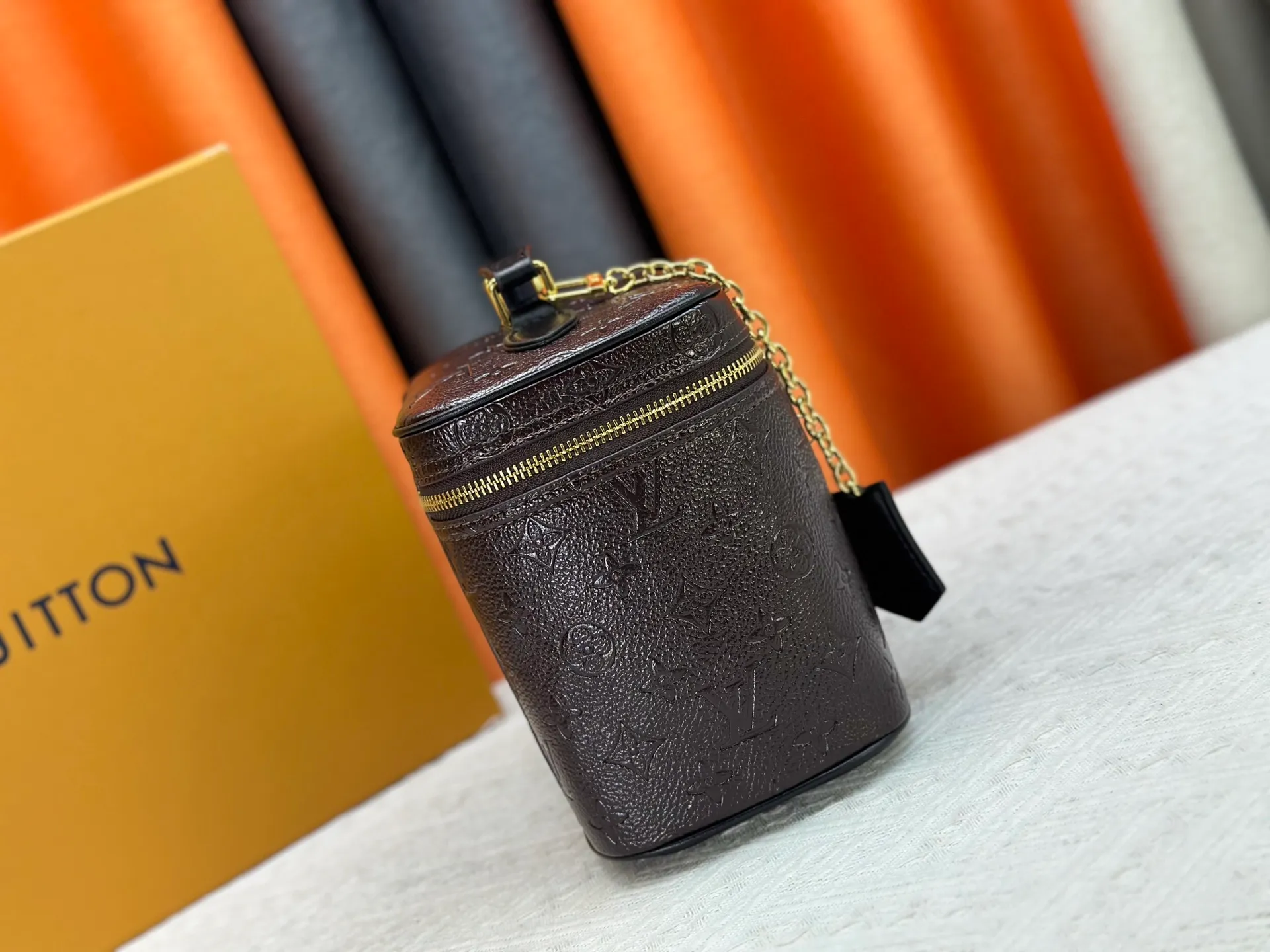 P280 Upgraded original version M13747 M44495 M42265 M44936 M42263 lv Murakami Nice mini Nano cosmetic bag with Monogram printing and 33 colorful colors. In 2025, Murakami and LV jointly launched the white tricolor and black tricolor twelve pieces, which are very popular around the world and are loved by celebrities and celebrities. Dimensions: 24 x 17 x 14 (LxHxW)