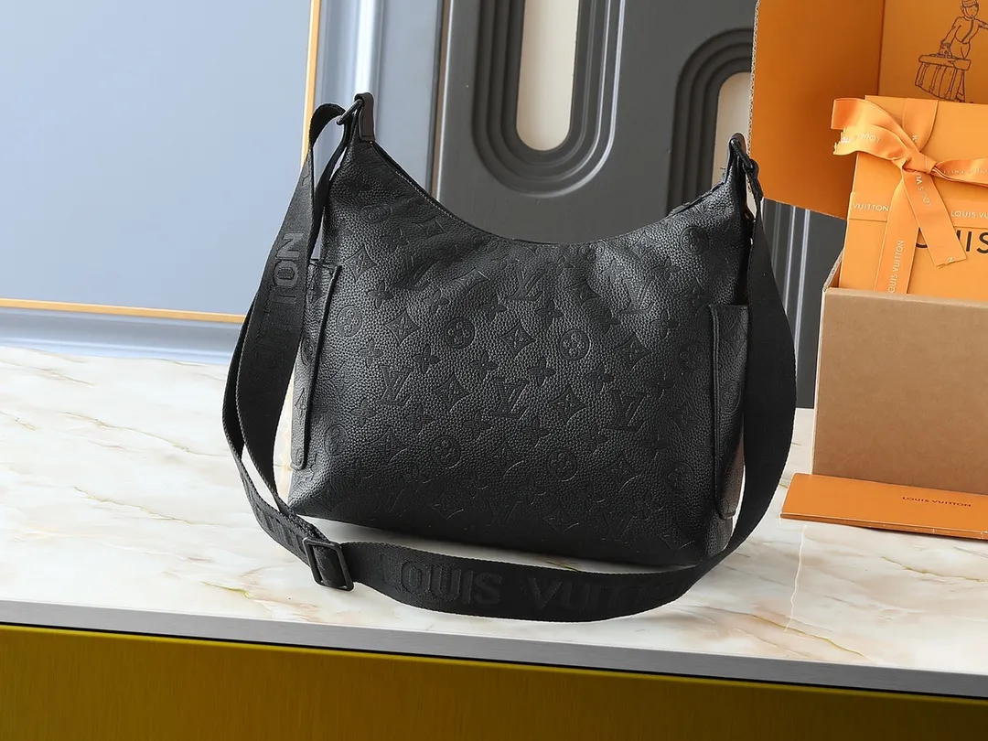 💰280💰Upgrade the original M13938 embroidered black M14778 embossed black, M12697 full pickup and its old flower bag flower material Classic canvas with wide shoulder straps, double pockets with magnetic buckles on both sides, presbyopic double pocket fabric with adjustable wide shoulder straps, injecting practical functions into the avant-garde design. The single-shoulder crossbody bag has always been a favorite of LV khaki with presbyopic classic vintage enthusiasts. It looks good on both men and women. Dimensions: length, height and width 30×31×10.8