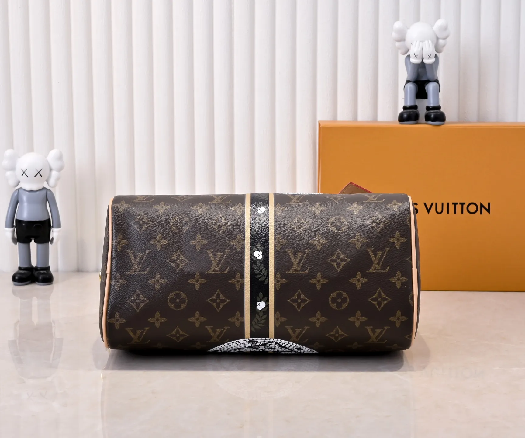 Batch 340💰M40391 80778 This Speedy Bandouliere 30 handbag draws inspiration from the brand's collection of Monogram canvas, Louis Vuitton's legendary collection. The cow leather trim highlights the traditional heritage. The rolled leather handle, engraved padlock and detachable shoulder strap continue the classic details, making it a good choice for urban life. • Size: 30X21X17cm