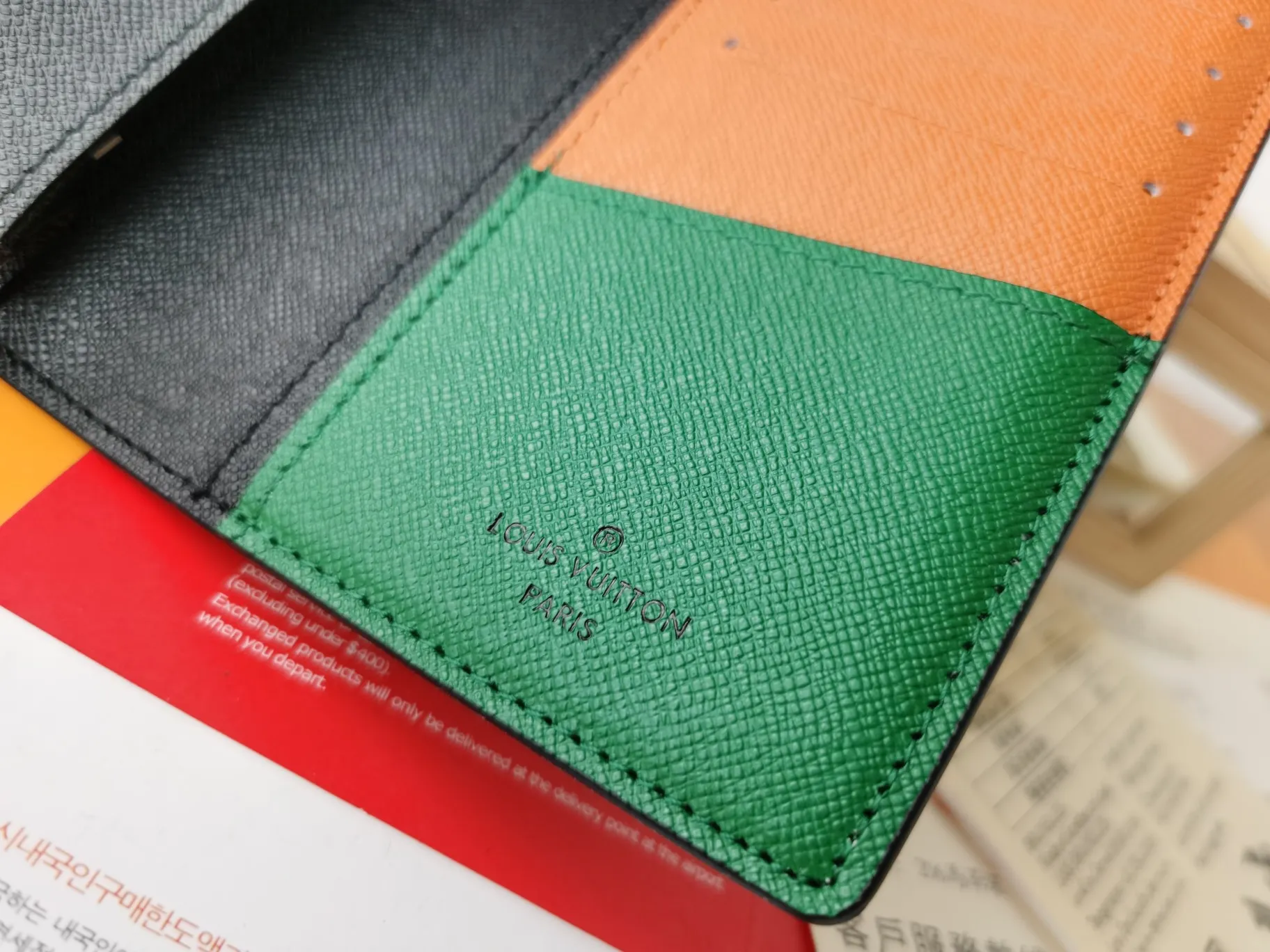 P150💰Top original version💎【Real shot with home background】M80523BRAZZA Wallet The new Brazza wallet is made of classic Monogram canvas embellished with 3D rubber patches, announcing a fun interpretation of the Louis Vuitton logo. Ample space with card slots, coin compartment and receipt pocket62665