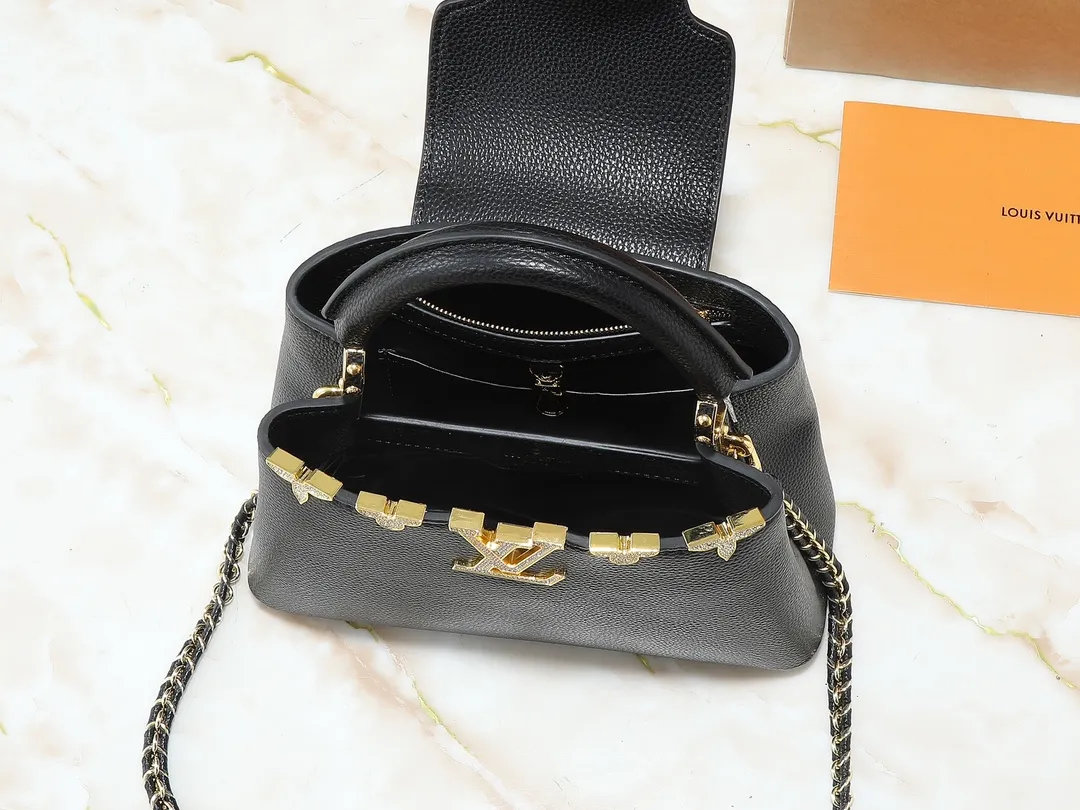 💰420💰Guangzhou product Upgraded from the original M24583 M24584 M24585 Gold and diamond corolla This Capucines Flower Crown handbag is made of full-grain Taurillon leather and is embellished with Monogram flowers. Each flower is shaped by exquisite crystal diamonds. The LV logo and flowers echo each other, giving this soft handbag a jewel-like luster. Use the detachable shoulder strap cleverly to switch between shoulder and crossbody. Dimensions: 27.0 x 17.3 x 9.0 cm