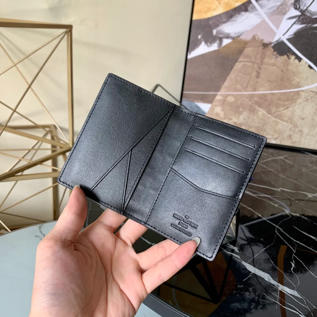 Factory price 260 [Top original order] N63197 Louis pocket wallet made of black Monogram Shadow calfskin, an elegant choice for carrying daily items. The Monogram Shadow leather with classic Monogram embossing is soft in texture, compact in size and simple in appearance. It has several pockets and credit card slots inside. -Monogram Shadow calfskin-cowhide lining-3 credit card slots-5 inner pockets-1 outer pocket-size7*15*11.
