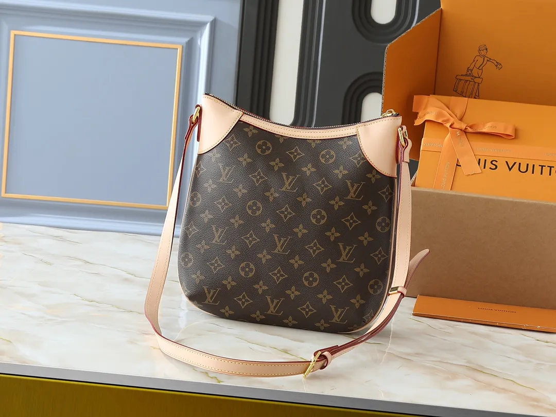 💰Large 130. Small 240💰Upgraded original M56389 M56390 ODÉON medium handbag, named after a culturally rich area in Paris. Stylish and modern, it can accommodate various valuables and is very convenient and practical. Size: large 31.5x33x5.5, small 26x29x7
