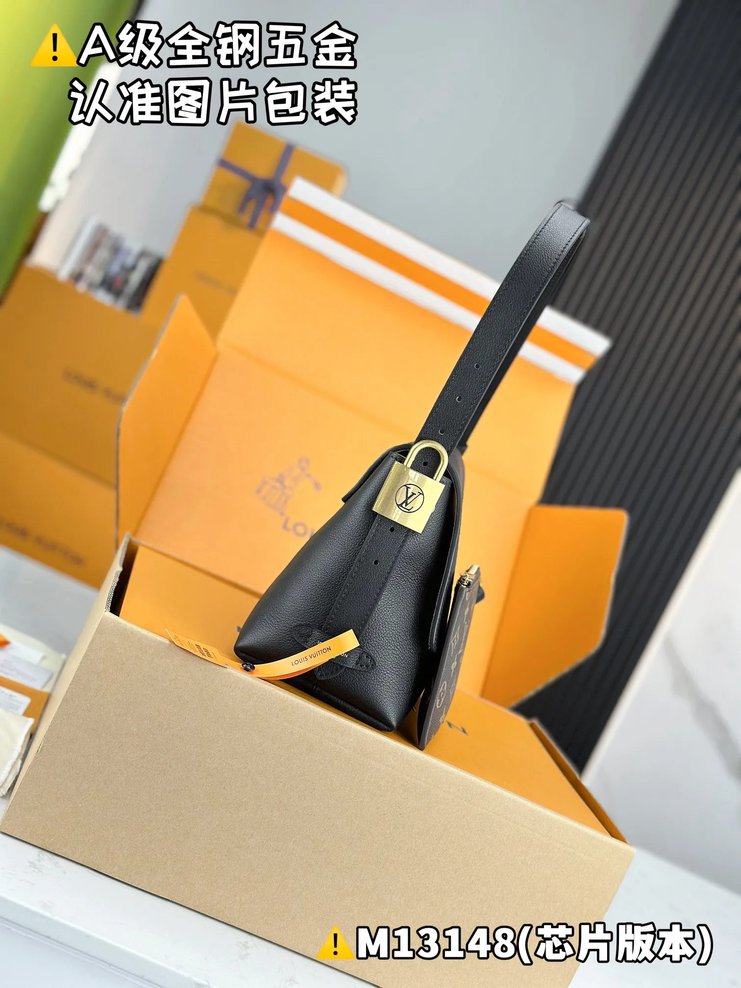 💰2760 [Authentic grade] [Special grade MB original leather] Low Key Messenger handbag Model: M13148 black Material: A+ grade all-steel hardware, imported original leather Packing: full set of original duty-free MB packaging Size: 30x18x12 cm