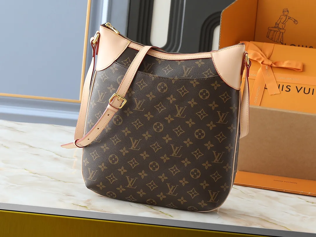 💰Large 130. Small 240💰Upgraded original M56389 M56390 ODÉON medium handbag, named after a culturally rich area in Paris. Stylish and modern, it can accommodate various valuables and is very convenient and practical. Size: large 31.5x33x5.5, small 26x29x7