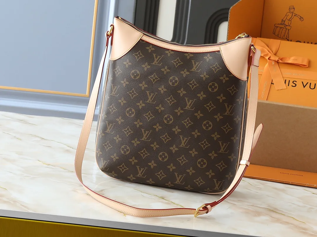 💰Large 130. Small 240💰Upgraded original M56389 M56390 ODÉON medium handbag, named after a culturally rich area in Paris. Stylish and modern, it can accommodate various valuables and is very convenient and practical. Size: large 31.5x33x5.5, small 26x29x7