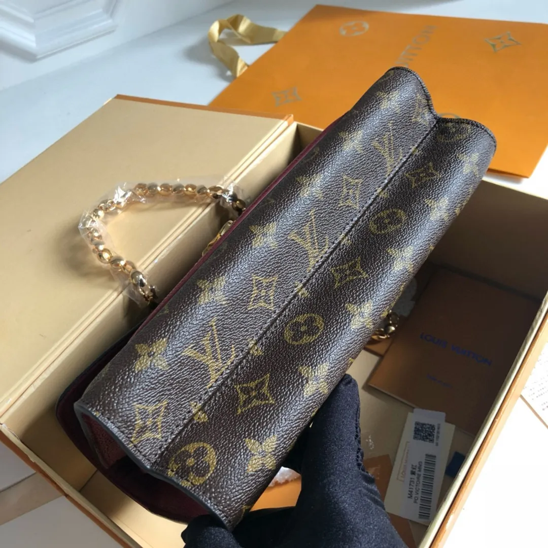 💰1040 (steel chain) top original order [Exclusive real shot M41731] VICTOIRE is made of Monogram canvas with colored calfskin. This brand new Victoire bag has a shiny metal buckle and sliding chain style. Size: 26*17*9cm 2018