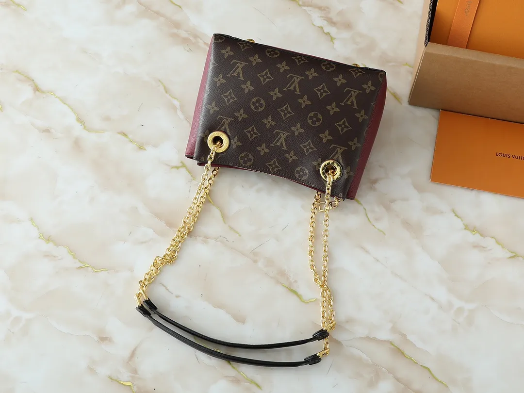 💰260💰Upgraded from the original M43775 M43776 M43777 M43750 This SURENE BB handbag Louis Vuitton's new Surene BB handbag is made of Monogram canvas and grained calfskin, and is equipped with a gold sliding bag chain. Gold metal trim and eye-catching leather trim make it more neat and fashionable. Lightweight, practical, comfortable to carry, easy to match, ideal for fashionable and casual looks. Dimensions: 24.0x 17.0x 11.0 cm