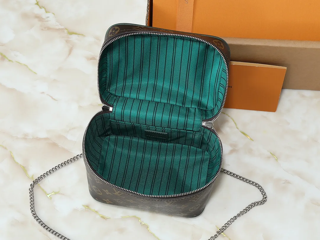 💰260💰Upgraded from the original M12650 M12647 M12654 M44495 M42263 This Nice mini cosmetic bag is made of Monogram Macassar coated canvas and has a compact structure that can be easily placed in a travel bag. The top trim, leather handles and washable lining are in bright tones, while the striped pattern on the inside subtly harks back to classic designs from the brand's archives. Dimensions: 20.0 x 13.5 x 12.0 cm (length x height x width)