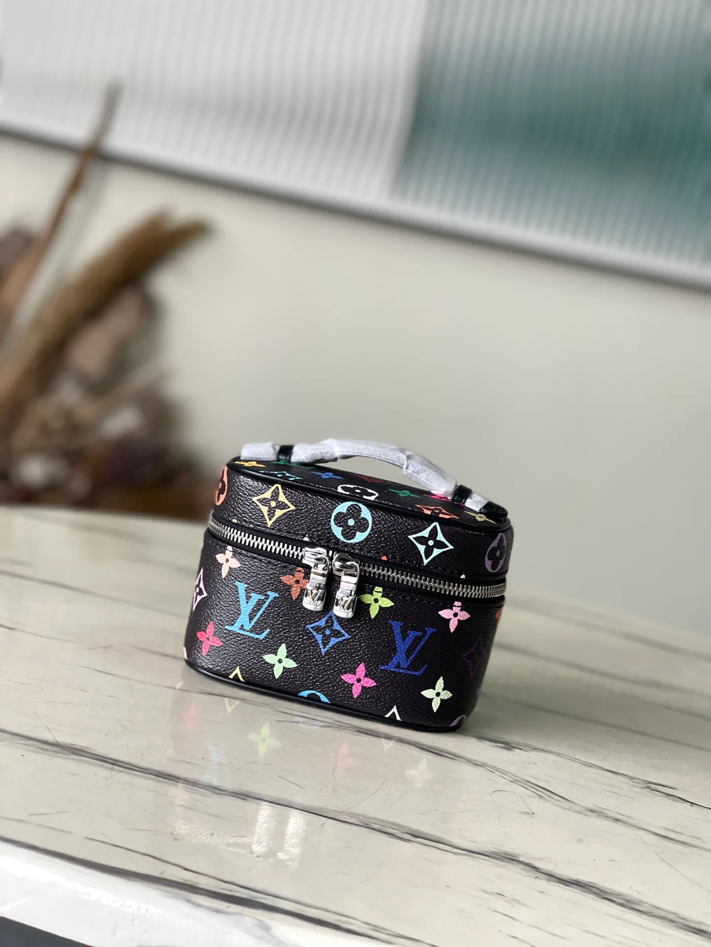 💰680 Top Original Order M14033 Black Color This Nice Nano cosmetic bag is from the Louis Vuitton x Takashi Murakami reissue series. It is made of colorful Monogram coated canvas to create a delicate structure. It cleverly reinterprets the brand's classic elements with the smart style of Japanese artist Takashi Murakami. It features leather handles and a zip closure at the top, and a washable fabric lining adds a functional element. Dimensions: 14 × 10.2 × 8.5 cm
