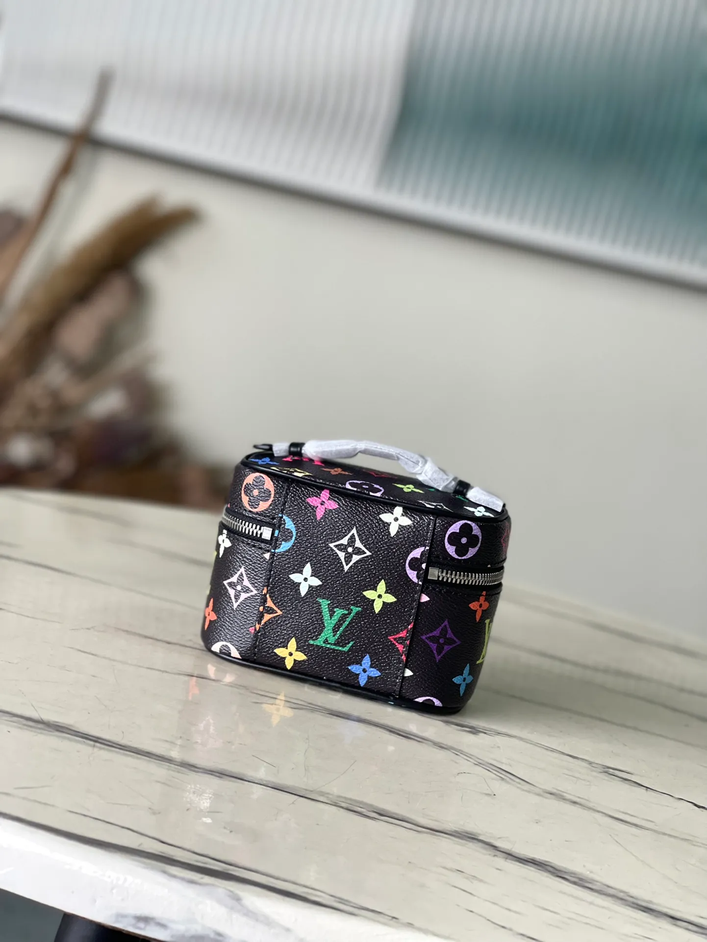 💰680 Top Original Order M14033 Black Color This Nice Nano cosmetic bag is from the Louis Vuitton x Takashi Murakami reissue series. It is made of colorful Monogram coated canvas to create a delicate structure. It cleverly reinterprets the brand's classic elements with the smart style of Japanese artist Takashi Murakami. It features leather handles and a zip closure at the top, and a washable fabric lining adds a functional element. Dimensions: 14 × 10.2 × 8.5 cm