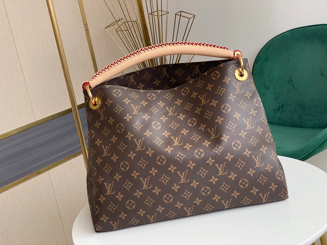 💰880 Top original Artsy medium size N41174 white checkered M40249 presbyopic N40253 white checkered edge M44869 edged presbyopic handbag is made of soft Damier Azur canvas, with a fresh and feminine appearance. Paired with shiny golden brass accessories and fashionable and chic bag decorations, the beautifully handmade leather handle adds a luxurious touch 💠Dimensions 46 x 32 x 24 cm680 (Length x Height x Width)