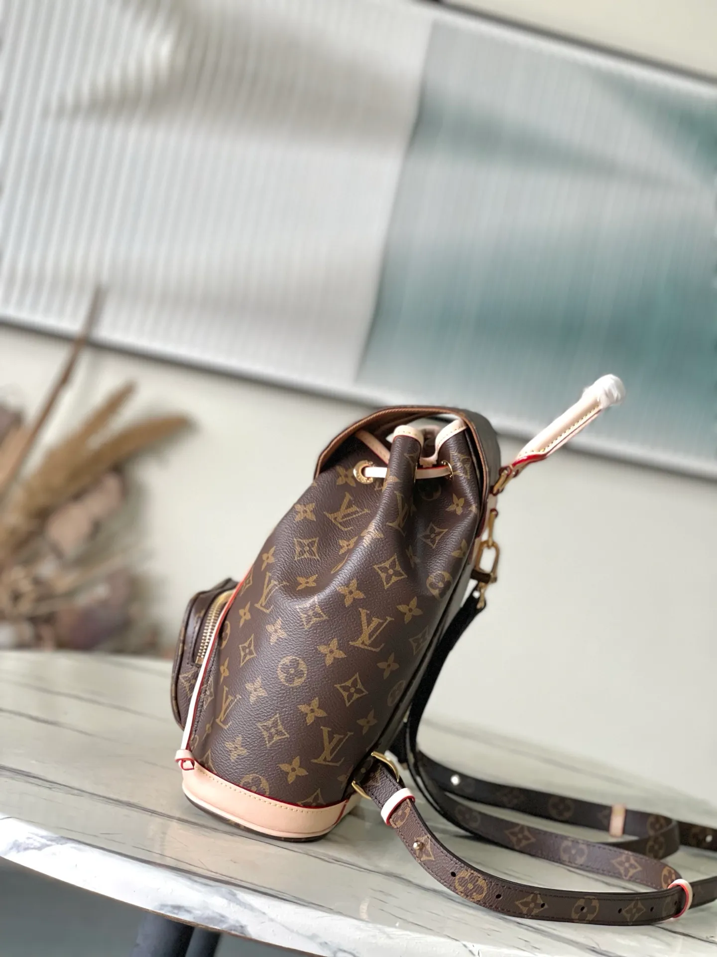 💰1020 Top original order M11198 The Montsouris handbag launched by Nicolas Ghesquiere in 1994. It is decorated with Monogram coated canvas and cow leather to resemble the Montsouris small backpack. The leather handle and adjustable Monogram canvas shoulder strap allow for a variety of carrying options, while the drawstring and magnetic buckle design ensure secure storage. Dimensions: 28 × 30 × 18 cm