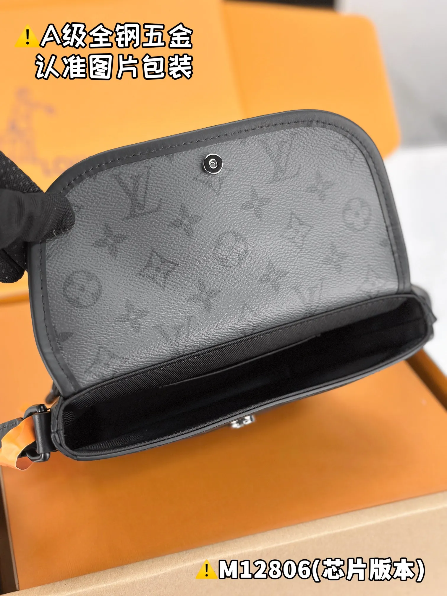 💰1500 [Genuine grade] [Super grade MB high elastic fabric] PULSE mini handbag Model: M12806 Material: A+ grade all-steel hardware, imported high elastic fabric Packaging: Full set of special grade duty-free MB packaging Dimensions: 16 x 5 x 22.5 cm