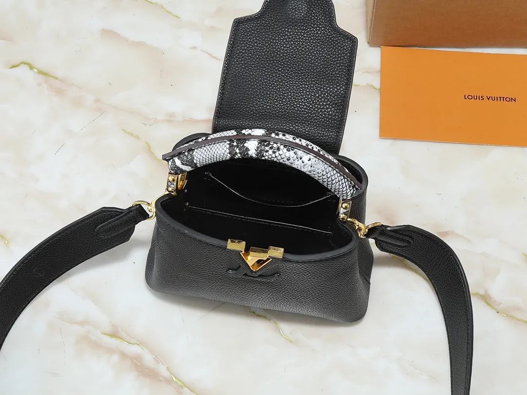 💰320💰Guangzhou goods Upgraded original M80071 M80041 M81410 M81258 M98477 This Capucines mini handbag displays the subtle sheen of the delicate Taurillon leather and python leather handles, embellished with iconic letters. The detachable wide shoulder strap allows the compact size to be worn on the shoulder or cross-body. Dimensions: 21.0 x 14.0 x 8.0 cm