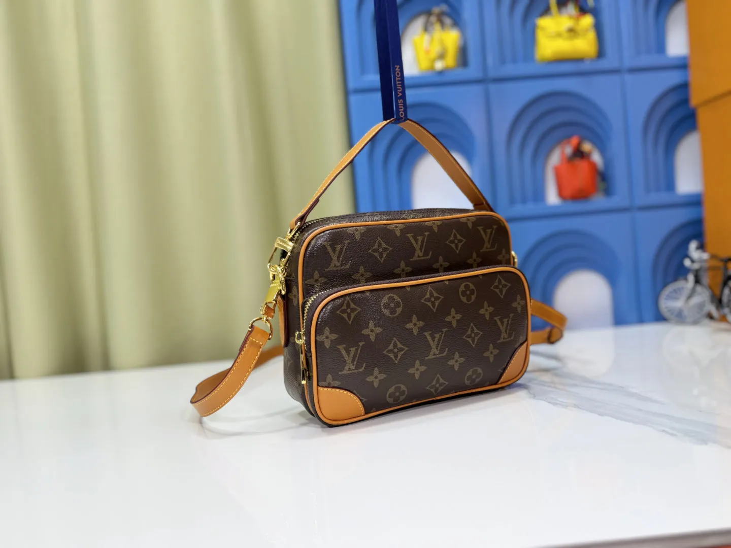 P260 M14016 Second-hand series crossbody bag Louis retro crossbody bag, antique! A classic in Monogram canvas! Showing natural elegance. Carry it casually across the body for a more fashionable appeal. This exquisite presbyopic cross-body shoulder bag measures 22x16.5x8.