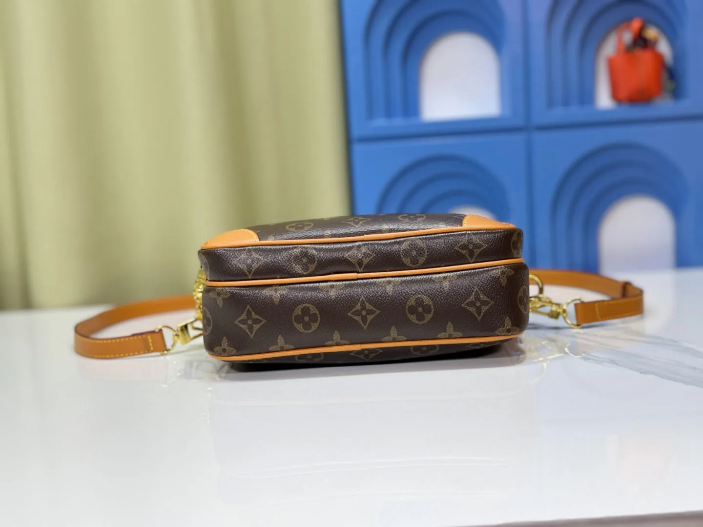 P260 M14016 Second-hand series crossbody bag Louis retro crossbody bag, antique! A classic in Monogram canvas! Showing natural elegance. Carry it casually across the body for a more fashionable appeal. This exquisite presbyopic cross-body shoulder bag measures 22x16.5x8.