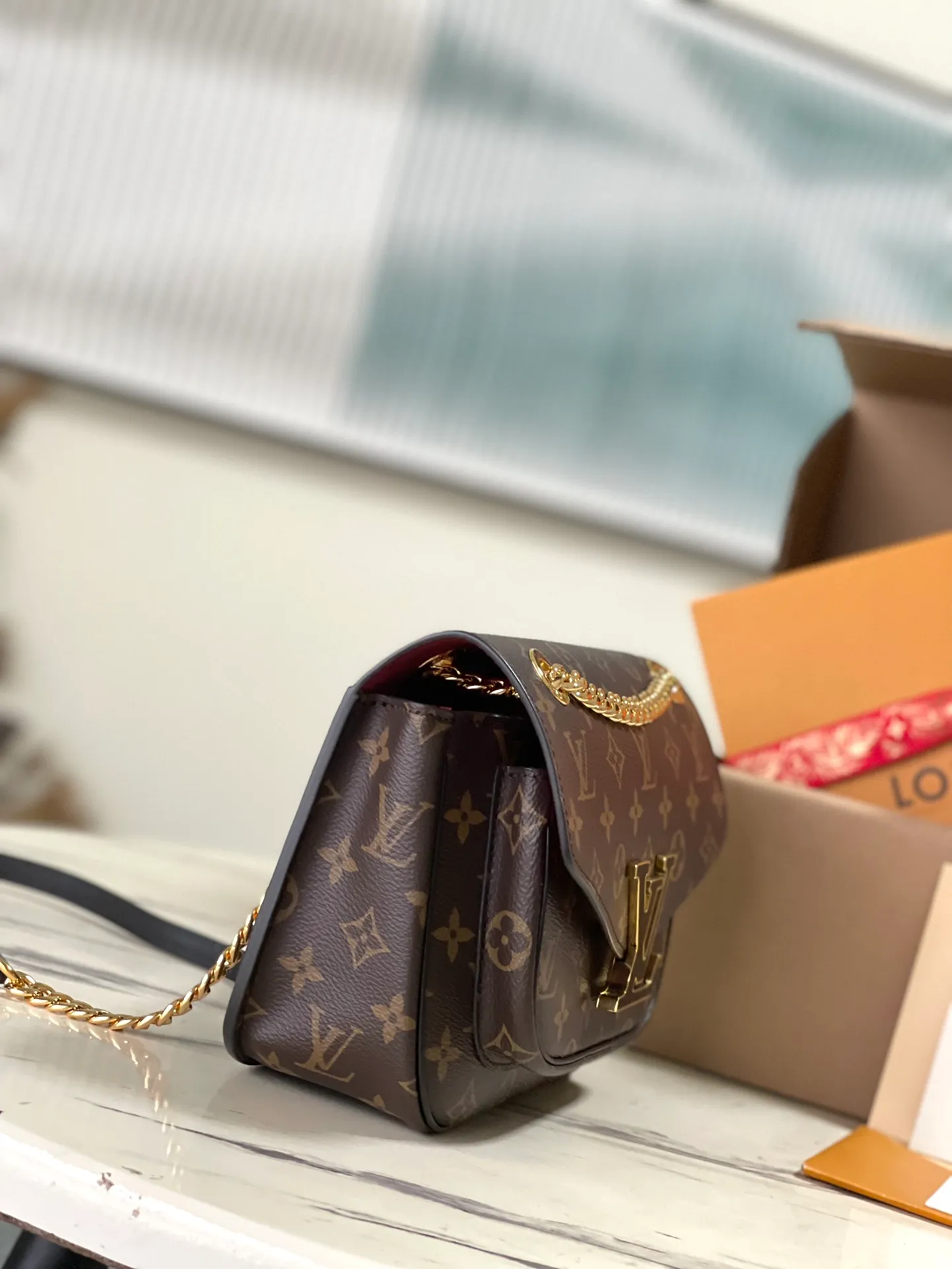 💰880 Top original order M45592 supports counter inspection. The photo taken of duty-free goods is consistent with the product and has not been unpacked. This product is an exclusive duty-free product in the market and is the highest-end product. Inspection is supported. This product has passed strict inspection and is flawless. Please wear gloves when touching the product. This product is not returnable or exchangeable. Please confirm the product first and then remove the label on the handle. This product is temporarily not open to the public, only regular customers, and is in short supply. Dimensions: 23 x 17 x 9 cm