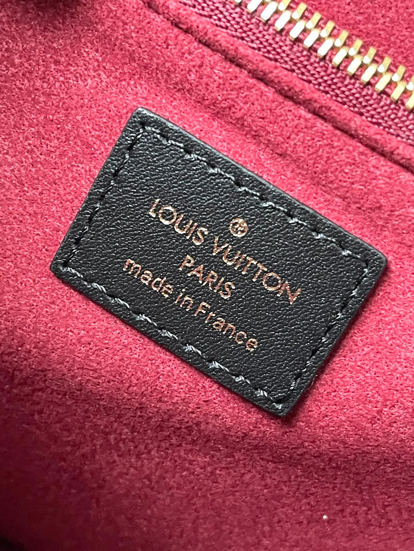 💰880 Top original order M45592 supports counter inspection. The photo taken of duty-free goods is consistent with the product and has not been unpacked. This product is an exclusive duty-free product in the market and is the highest-end product. Inspection is supported. This product has passed strict inspection and is flawless. Please wear gloves when touching the product. This product is not returnable or exchangeable. Please confirm the product first and then remove the label on the handle. This product is temporarily not open to the public, only regular customers, and is in short supply. Dimensions: 23 x 17 x 9 cm