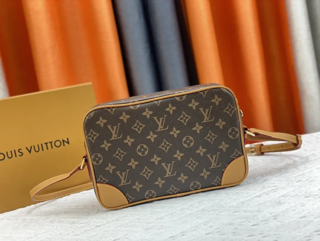 P280 top original version. Counter model number: m51274 presbyopia. It adopts a rectangular row structure that is comfortable to carry. This exquisite small handbag adds a dynamic temperament to the shape. Equipped with an adjustable top leather shoulder strap, it is extremely comfortable and convenient to carry. Size: LV classic crossbody bag, model number: 27x17x7,