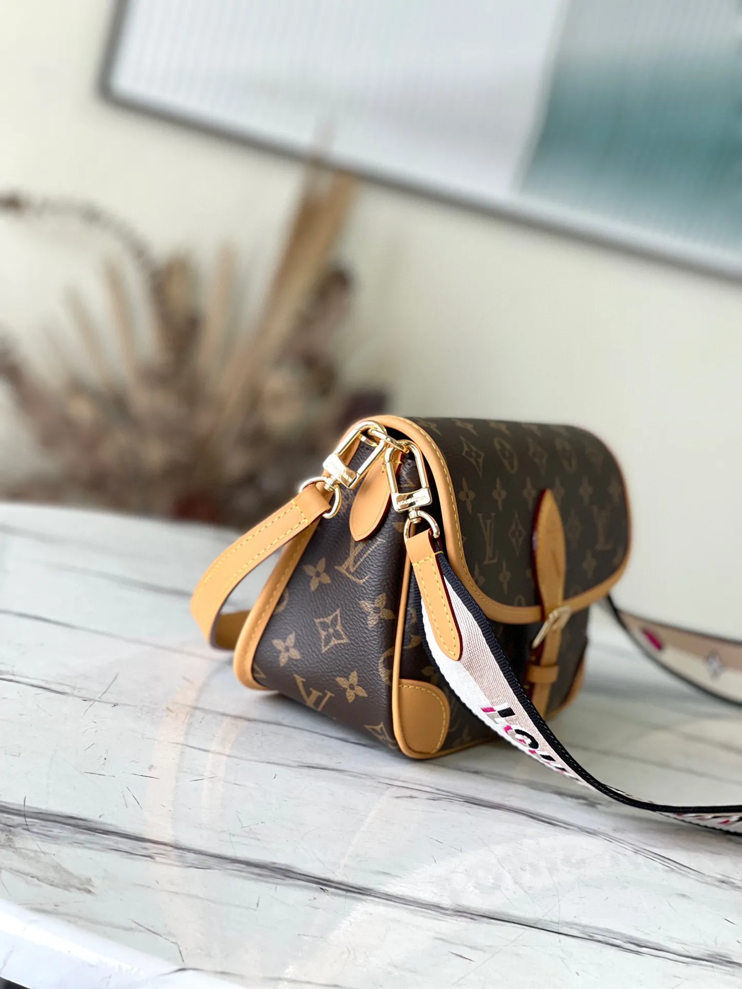 💰800 (top layer leather) top original order M45985. One of the most beautiful baguette bags in history. Dimensions: 25 × 9 × 15 cm