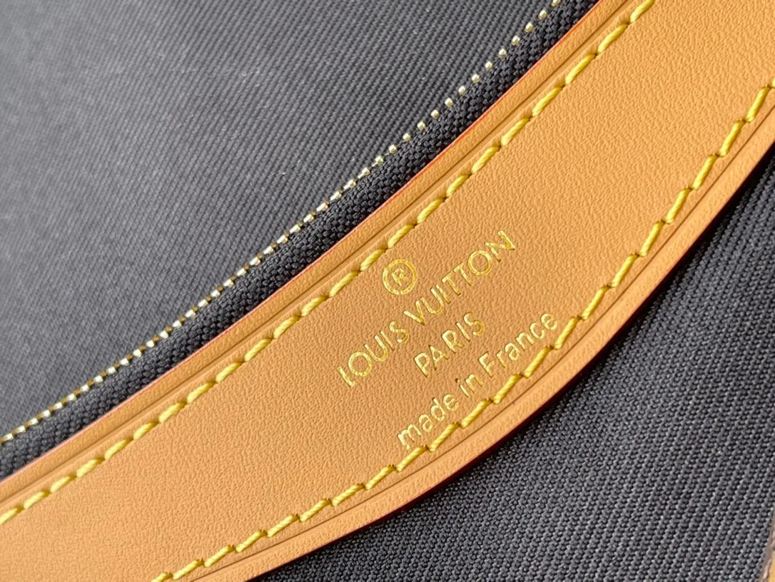 💰800 (top layer leather) top original order M45985. One of the most beautiful baguette bags in history. Dimensions: 25 × 9 × 15 cm