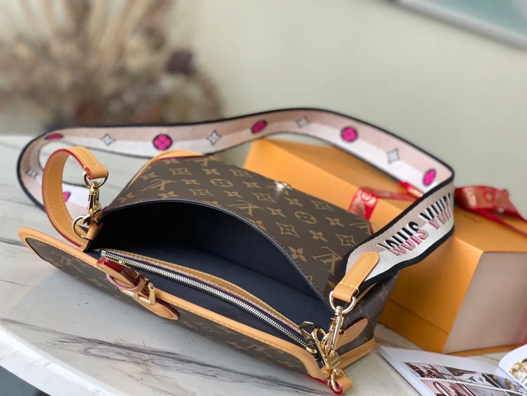 💰800 (top layer leather) top original order M45985. One of the most beautiful baguette bags in history. Dimensions: 25 × 9 × 15 cm