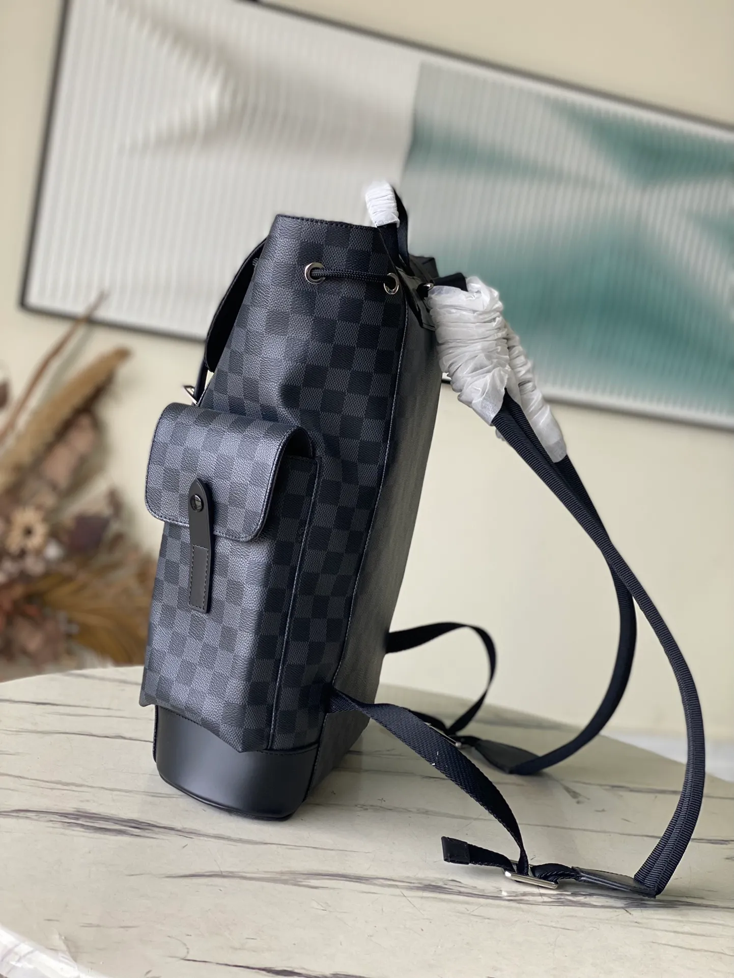 💰1000 Top Original N41379 Black Check Medium Christopher Medium Backpack uses Monogram canvas to interpret the rugged and simple spirit of a hiking bag. Its unique style is suitable for both work and entertainment, highlighting a high-quality lifestyle. Dimensions: 38 x 44 x 21 cm