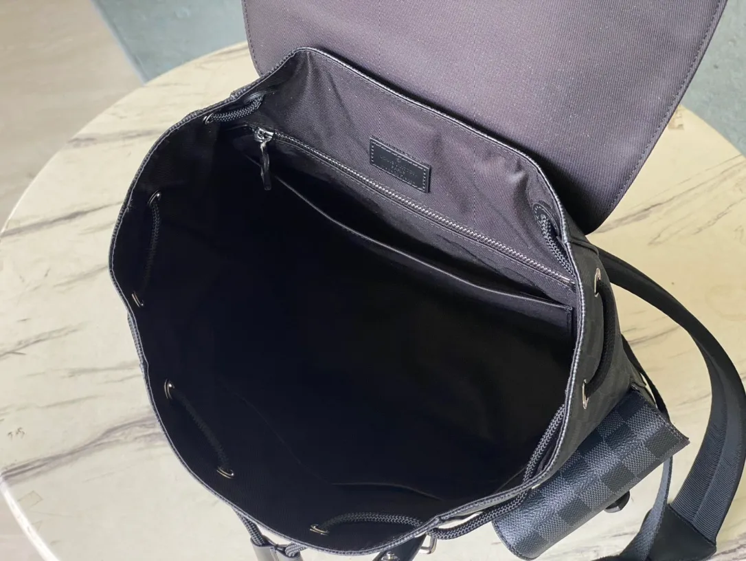 💰1000 Top Original N41379 Black Check Medium Christopher Medium Backpack uses Monogram canvas to interpret the rugged and simple spirit of a hiking bag. Its unique style is suitable for both work and entertainment, highlighting a high-quality lifestyle. Dimensions: 38 x 44 x 21 cm
