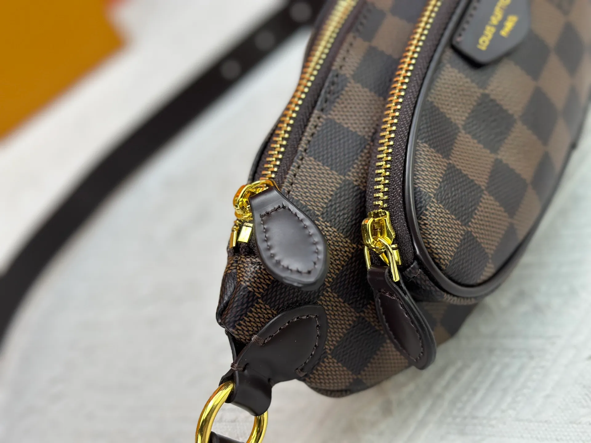 P220 upgraded original M14806 M00230 combines classic elements with new styles - checkerboard elements appear on dish-shaped waist bags and small square hand bags, which are both recognizable and fresh. Size 28-13-3