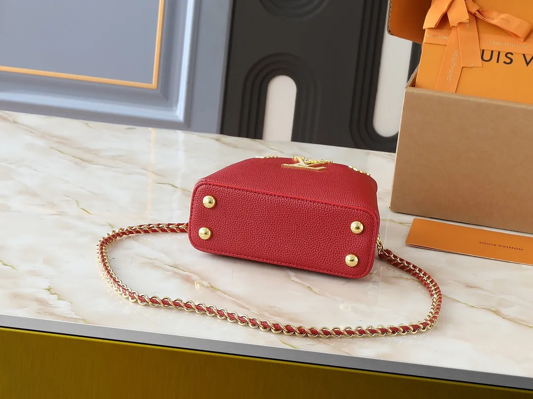 💰400💰Guangzhou goods Upgraded from the original M24583 M24584 M24585 Gold and diamond corolla This Capucines Flower Crown handbag is made of full-grain Taurillon leather and is embellished with Monogram flowers. Each flower is shaped by exquisite crystal diamonds. The LV logo and flowers echo each other, giving this soft handbag a jewel-like luster. Use the detachable shoulder strap cleverly to switch between shoulder and crossbody. Dimensions: 21.0 x 14.0 x 8.0 cm