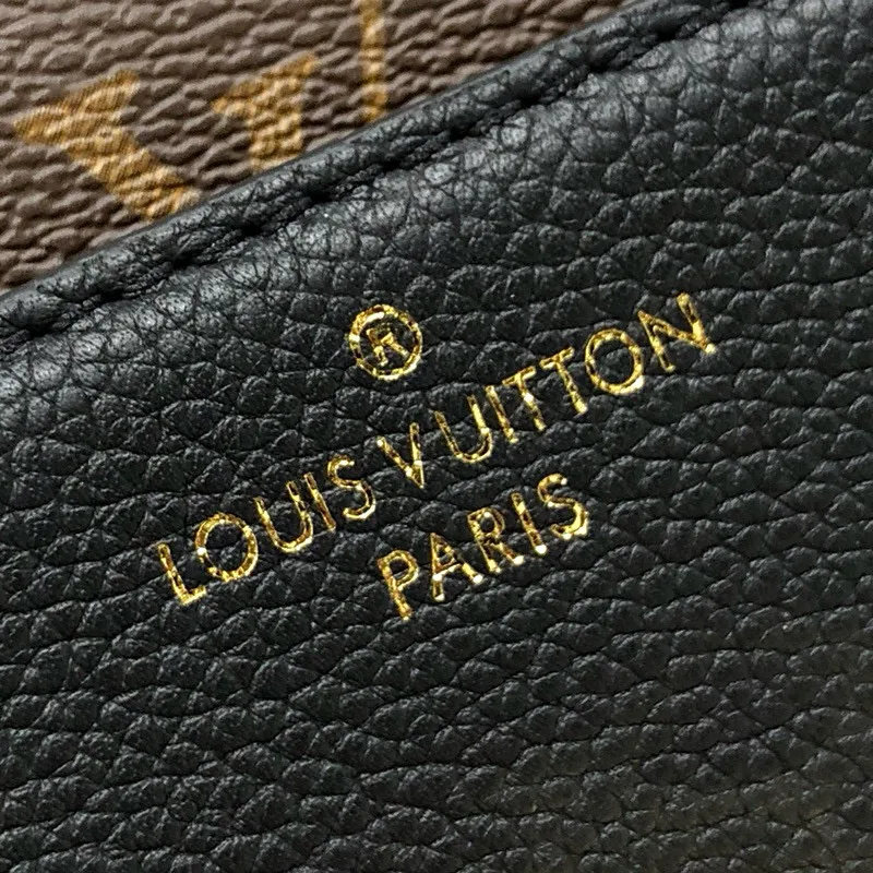 💰1040 (Steel Chain) Top Original Order🌹🌹M41730 Perfect combination of classic Monogram canvas and exquisite calfskin! This model perfectly combines a shoulder carry with a versatile essential. The exquisite crown buckle fully displays the queen's style. Size: 27x20x10cm