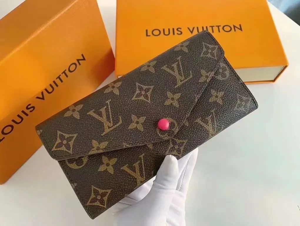 The P110Josephine Wallet is inspired by Louis Vuitton's first wallet. It is made of soft Monogram canvas and lined with brightly colored lining, giving the brand's classic design a unique and stylish beauty. The long, flat shape makes it easy to slip into any pocket or handbag. Model: M60708 Size: 19/10.