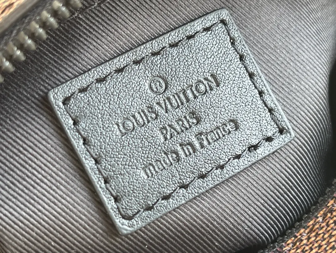 💰800 top original order M44480 is out of style. Designer Virgil Abloh has settled in Lvjia for the first time. As soon as the fashion show came out, the brothers and sisters took various street photos and posted them. It was so good. A must buy ~ Size: 18.5*12.5*7cm