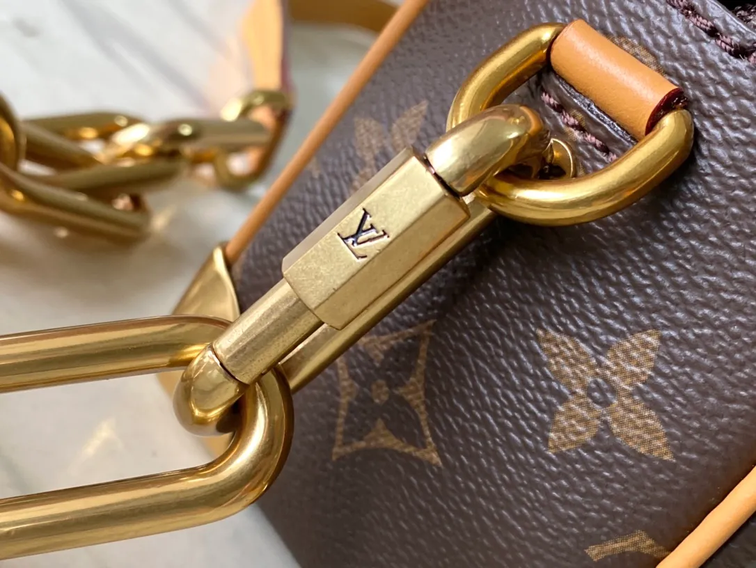 💰840 (steel chain) top original order M68906 2020 men's spring and summer series~Maya🤩This old flower paired with a gold chain is really beautiful! ! Exquisite and retro, classic yet with a bit of vitality, suitable for both men and women, this style must definitely be included in the bag harem [wit]. Size: length 18.5*height 12.5*width 7cm
