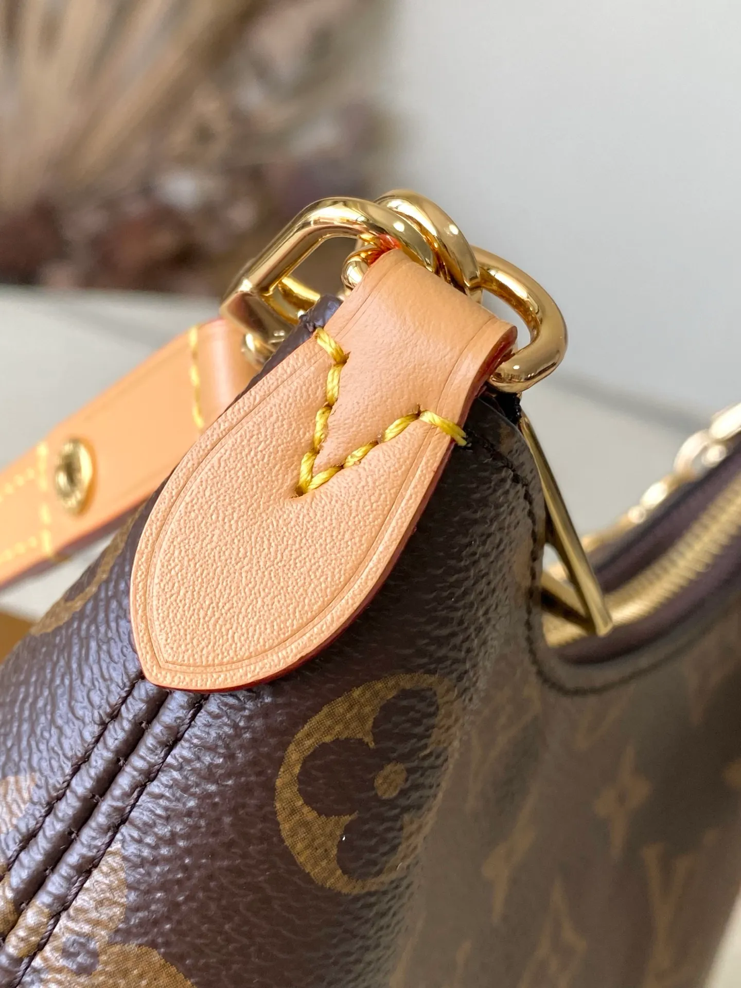 💰740 (mini size) steel hardware top quality original M25519 Boulogne Mini handbag is made of classic Monogram canvas. The shoulder strap allows you to choose between long and short shoulder or cross-body wear. It can be removed to transform into a chain bag or clutch bag. 20.0x 14.5x 7.0 cm (length x height x width)