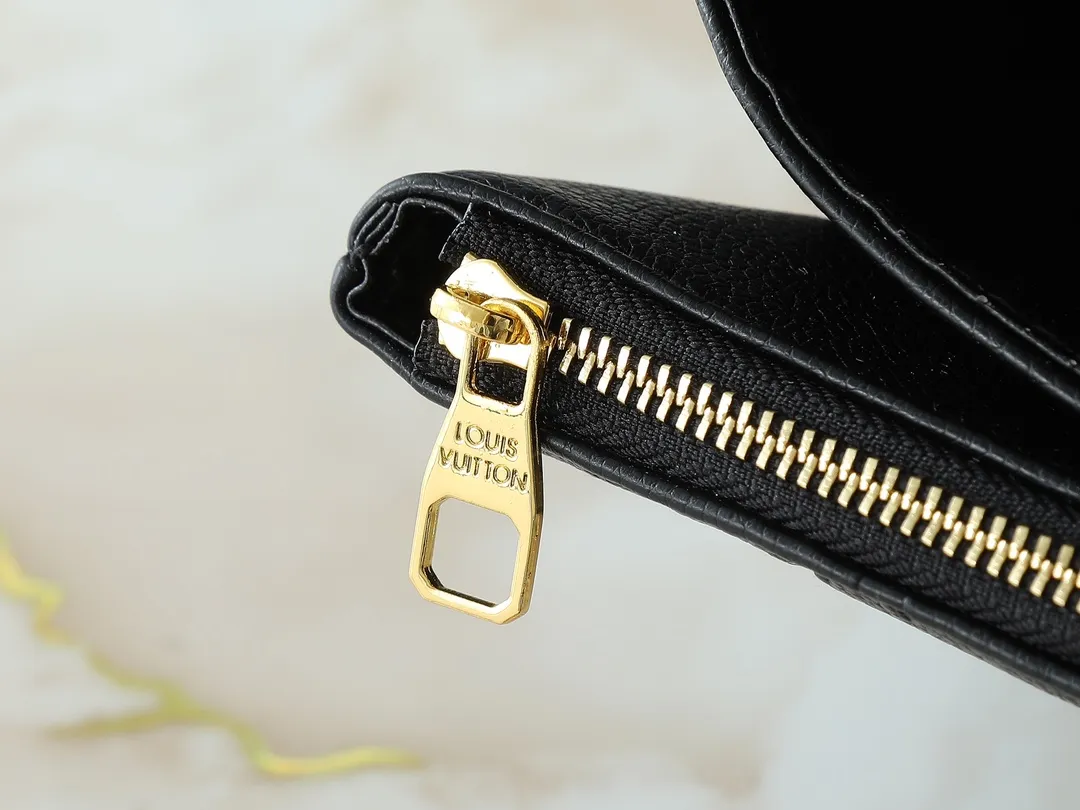 💰260💰Upgraded from the original M46199 M46201 M46200 M46127 M46126 This Marceau chain bag is made of Monogram Empreinte embossed leather, with a plain leather flap and soft leather lining. The signature S-lock clasp and chain add to the elegance, and there's room for a large wallet and iPhone Pro Max. Dimensions:24.5x15x6.5