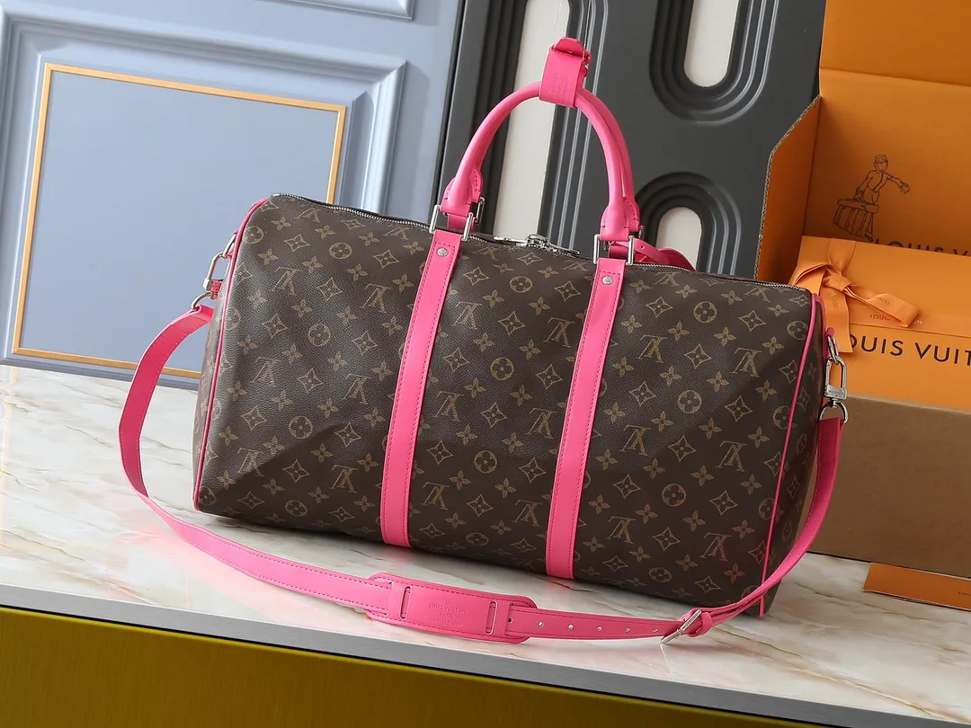 💰320💰Upgraded original M46771 yellow M46775 purple M46772 blue M46769 red M46770 orange M46774 green M46773 rose red This Keepall Bandoulière 50 travel bag is made of Monogram Macassar canvas, which simultaneously renders bright colors for the side straps, nameplate, fabric lining and top leather handle. The size of your carry-on luggage hides plenty of space. 50.0 x 29.0 x 23.0 cm (length x height x width)