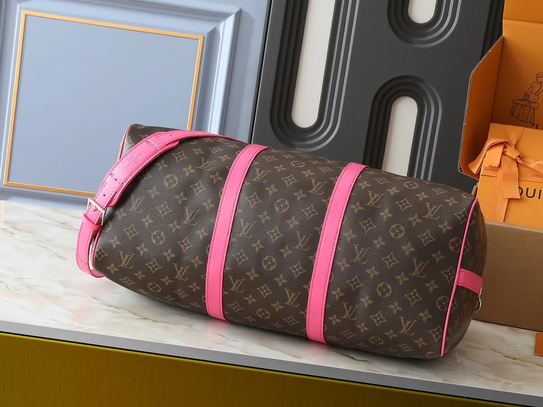 💰320💰Upgraded original M46771 yellow M46775 purple M46772 blue M46769 red M46770 orange M46774 green M46773 rose red This Keepall Bandoulière 50 travel bag is made of Monogram Macassar canvas, which simultaneously renders bright colors for the side straps, nameplate, fabric lining and top leather handle. The size of your carry-on luggage hides plenty of space. 50.0 x 29.0 x 23.0 cm (length x height x width)