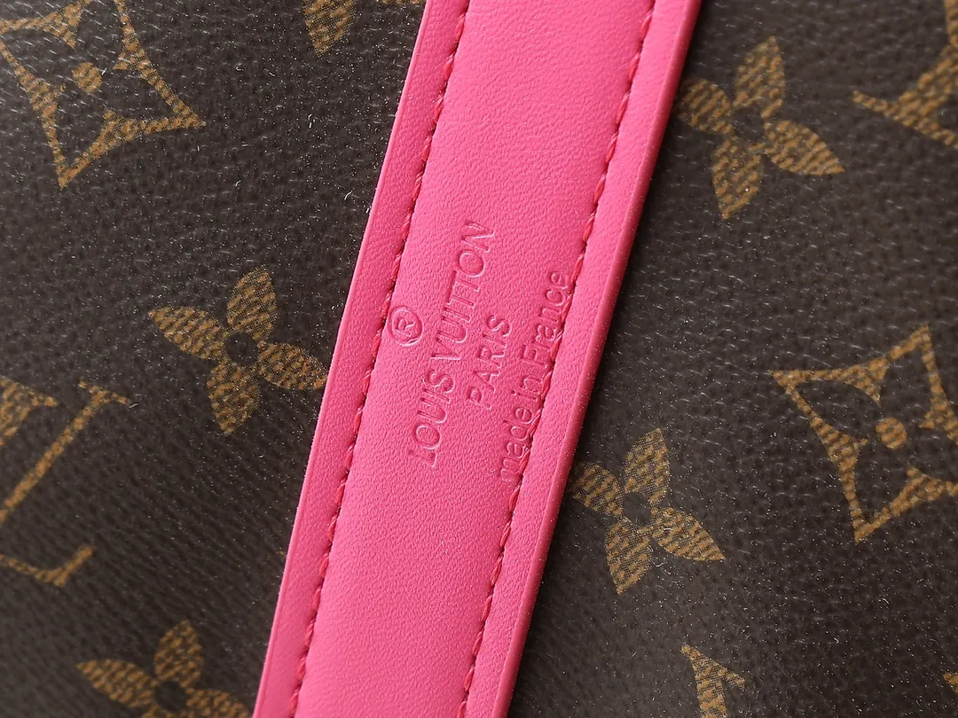 💰320💰Upgraded original M46771 yellow M46775 purple M46772 blue M46769 red M46770 orange M46774 green M46773 rose red This Keepall Bandoulière 50 travel bag is made of Monogram Macassar canvas, which simultaneously renders bright colors for the side straps, nameplate, fabric lining and top leather handle. The size of your carry-on luggage hides plenty of space. 50.0 x 29.0 x 23.0 cm (length x height x width)