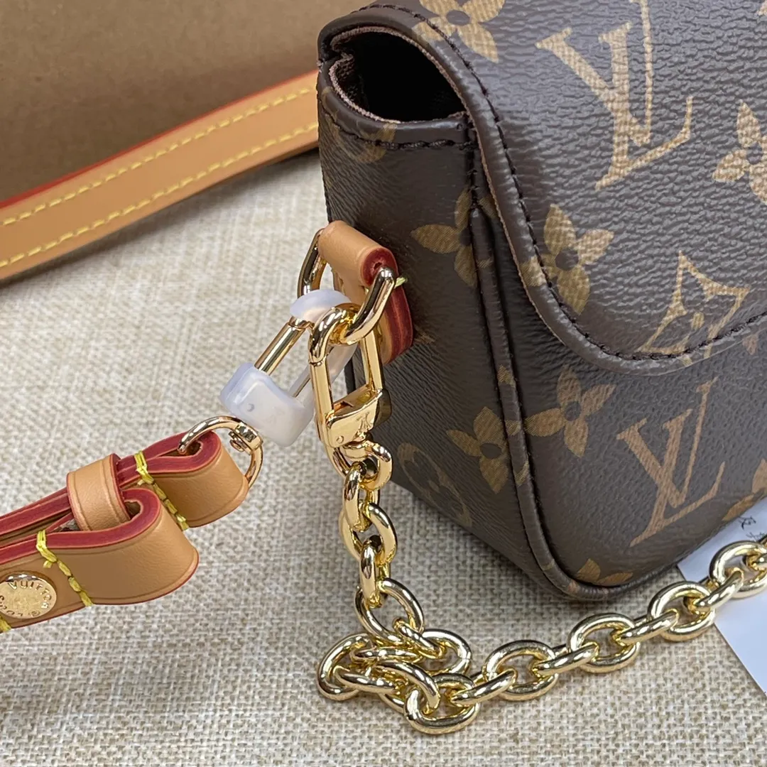 [Upgraded version] P460💰Upgraded version M81911🐶 Comes with complete packaging 💝Wallet On Chain Ivy handbag is made of Monogram canvas, inspired by the Sac Recoleta handbag in the 2000s. The card compartment and zippered inner pocket can accommodate daily needs, and the chain and adjustable leather shoulder strap are detachable, allowing for long and short shoulder and cross-body wear options. 🎉Dimensions: 23.5 x 12 x 4.3 cm