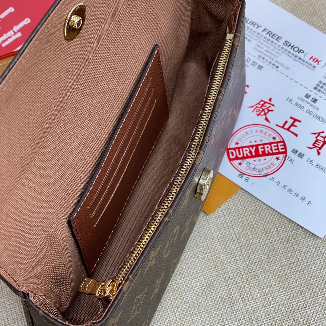 [Upgraded version] P460💰Upgraded version M81911🐶 Comes with complete packaging 💝Wallet On Chain Ivy handbag is made of Monogram canvas, inspired by the Sac Recoleta handbag in the 2000s. The card compartment and zippered inner pocket can accommodate daily needs, and the chain and adjustable leather shoulder strap are detachable, allowing for long and short shoulder and cross-body wear options. 🎉Dimensions: 23.5 x 12 x 4.3 cm