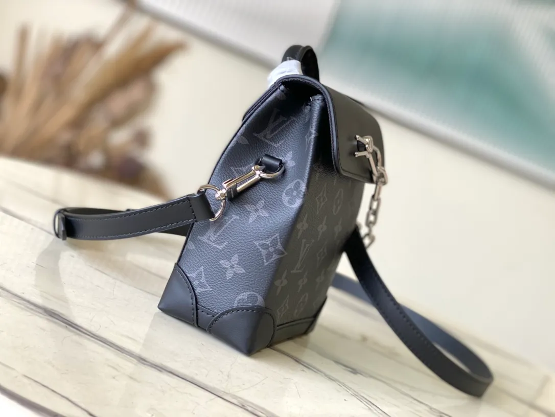 💰780 Top Original Order M82774 This Nano Steamer handbag is made of Monogram Eclipse canvas, which condenses the design of the Steamer handbag in a compact size, and reproduces the original elements through reinforced corners, brooches and chains. With the top handle and detachable and adjustable chain, you can carry it in a variety of ways. Dimensions: 15 × 18 × 7 cm