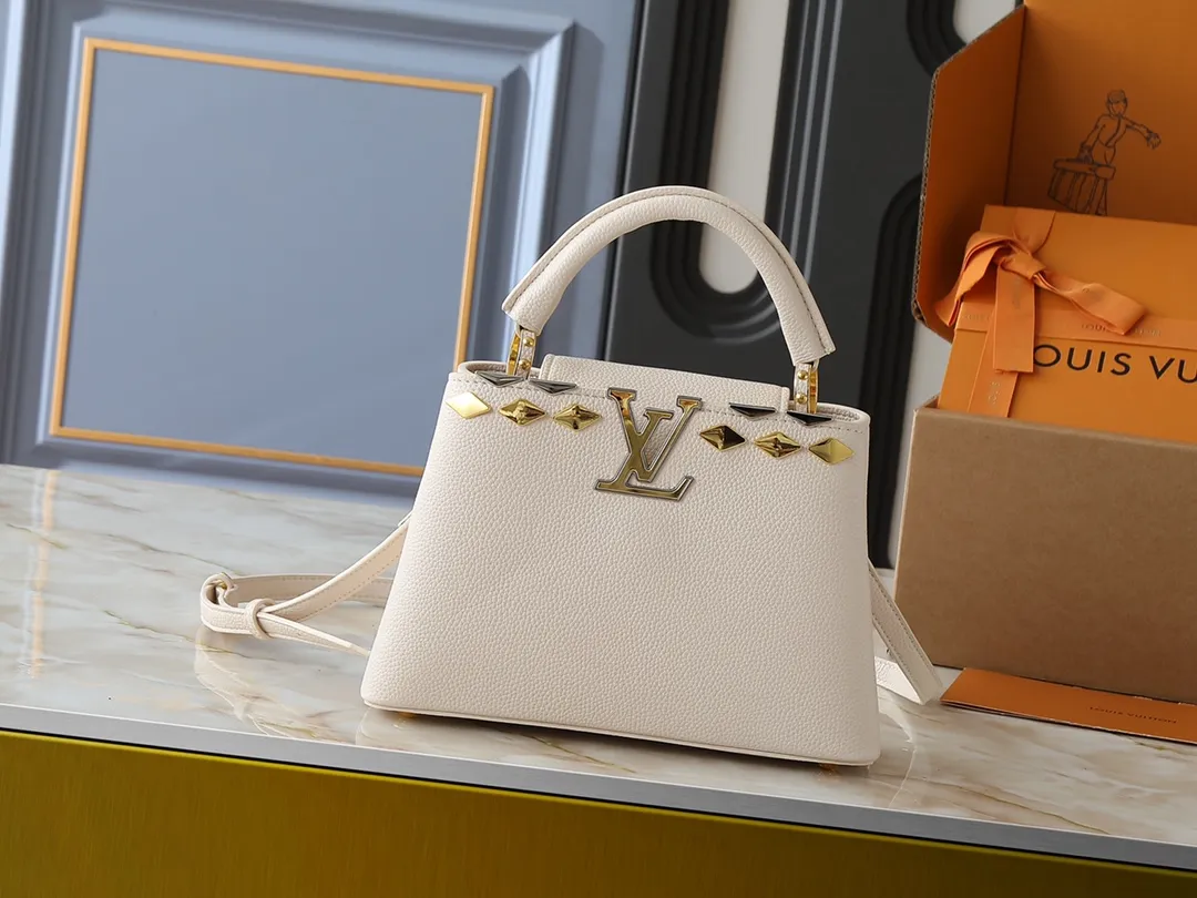 💰400💰Guangzhou goods Upgraded from the original M12135 M11964 M12751 This Capucines BB handbag is made of Taurillon cow leather, decorated with mixed metal rhombus Malletage elements on the upper edge, showing a gorgeous interpretation of the classic design. The flap allows for an external or internal style, the neat interior features multiple pockets, and the adjustable shoulder strap adds a cross-body option to the top handle. 27.0 x 17.3 x 9.0 cm (length x height x width)