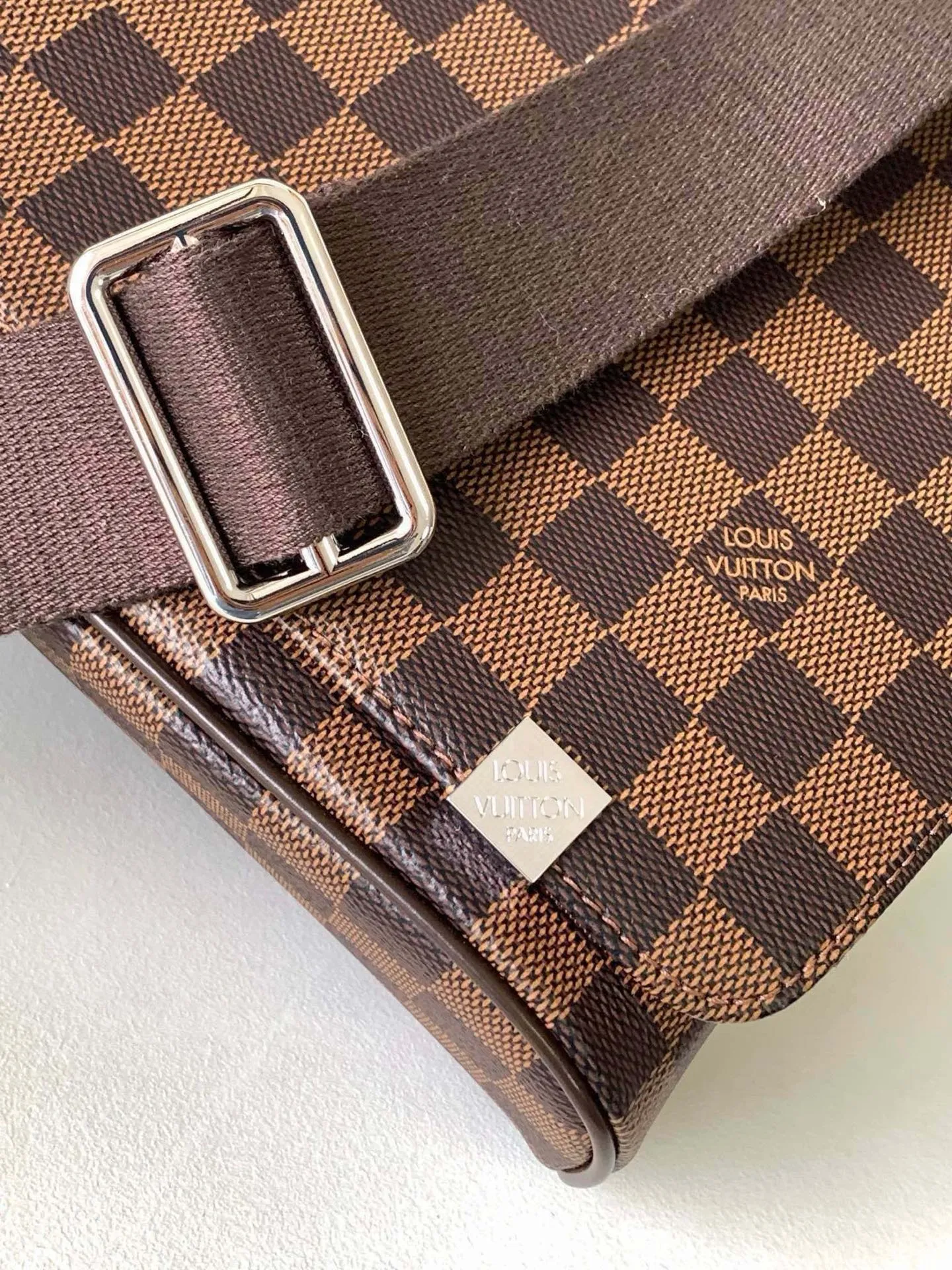 💰740 Top Original DISTRICT Small N41028 🌱Black check, N41031 non-check size 25cm The gorgeous Damier Ebène canvas completes the look.