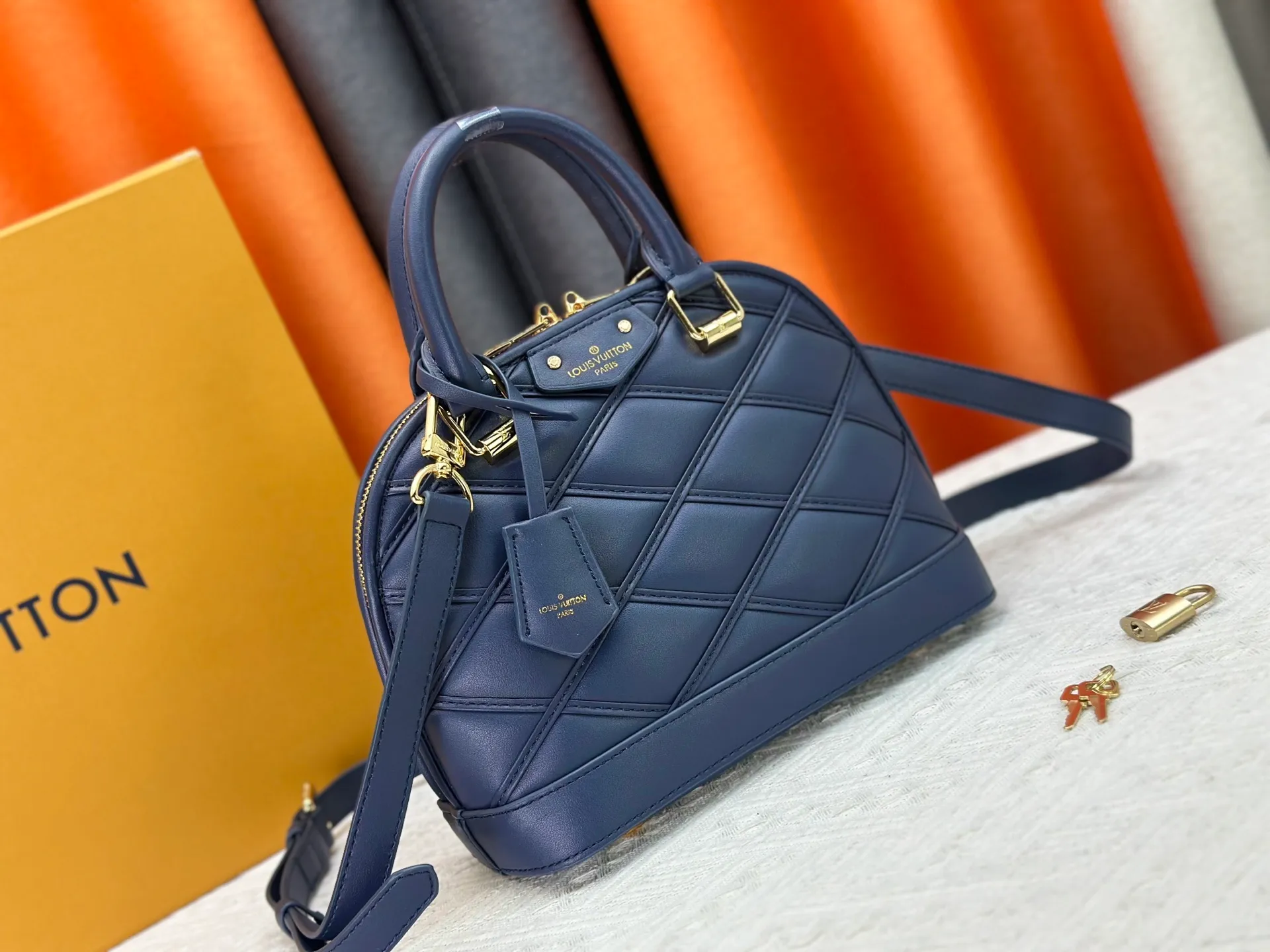 P360 M83048 M53152 This Nano Alma handbag is a pocket-sized version of Louis Vuitton's classic Alma handbag. It is made of soft lambskin with a Malletage quilting pattern, recalling the diamond inner panel of the brand's traditional hard luggage. The elegant handle, dazzling chain and detachable and adjustable leather shoulder strap enable a variety of carrying styles. Dimensions: 23.5x17.5x11.5cm